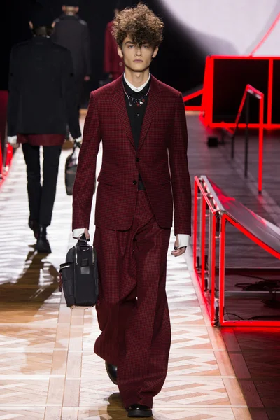 Look 17